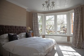 Abinger - bedroom,dark colours,floor - carpet