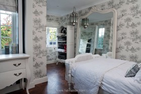 Apsley House - antique bed,antique furniture,bedroom,chaise longue,floor - carpet,floor - light,period,wallpaper