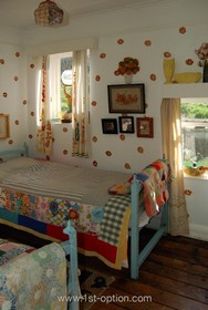The Battery - bedroom,bright colours,children's bedroom,floor - dark,floor - wooden