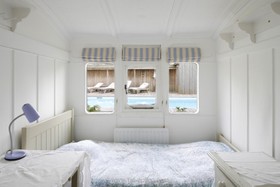 Beauty Point - bedroom,modern