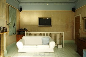Broadhurst Gardens - distressed walls