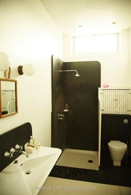 Broadhurst Gardens - shower