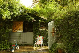 Broadhurst Gardens - gate,summerhouse