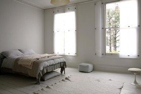 Chesterton Road - bedroom,floor - light,floor - wooden,minimalistic,white space