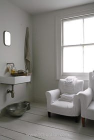 Chesterton Road - bathroom,floor - light,floor - wooden