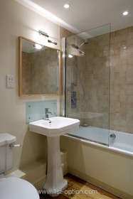 Coombe Farm - bathroom