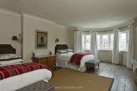 Craft House - bedroom,floor - light,floor - wooden,period,antique furniture