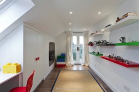 Craft House - children's bedroom,floor - light,floor - wooden,study