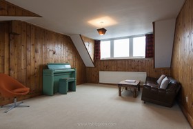 Deerhurst Road - piano,retro/vintage,wood panneling
