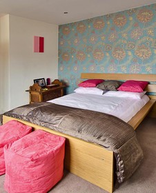 Evans Place - modern,bedroom,floor - carpet,bright colours,wallpaper