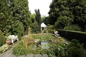 Harlow Garden - garden