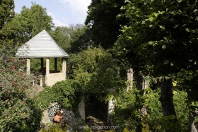Harlow Garden - 