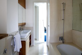 Heath House - modern,bathroom,floor - tiled,floor - light