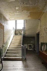 Henry VIII Boathouse - staircase,distressed walls