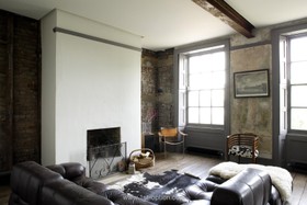 Henry VIII Boathouse - living room,fireplace