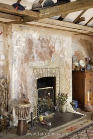 Jubilee Tavern - fireplace,fireplace - working,distressed walls