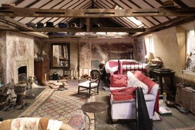 Jubilee Tavern - distressed walls,bedroom,quirky