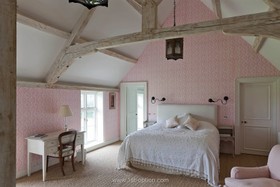 Limestone - bedroom,wallpaper,floor - carpet,retro/vintage