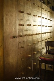 Oriel - walk in wardrobe