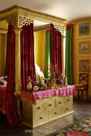 Oriel - antique bed,bedroom,bright colours,period