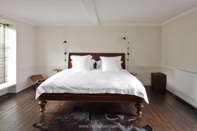 Petersham Common - bedroom,floor - dark,floor - wooden,modern