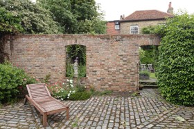 Petersham Common - terrace/patio