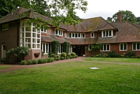 Pinewood House - 