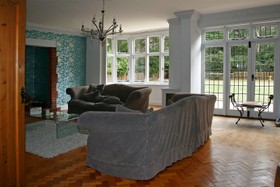 Pinewood House - 