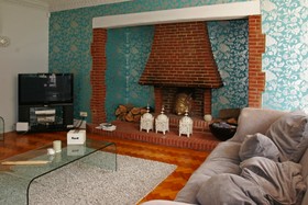 Pinewood House - fireplace,floor - light,floor - wooden,living room,modern,wallpaper