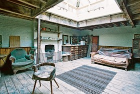 Princelet Street - period,fireplace,floor - dark,floor - wooden