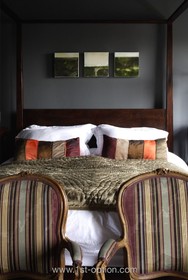 Ramsden Road - bedroom,dark colours,modern