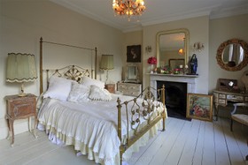 Richmond Road - antique bed,bedroom,boudoir,mirror,floor - wooden,fireplace,floor - light