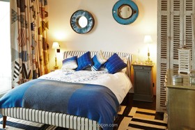 Roger's Penthouse - mirror,bedroom