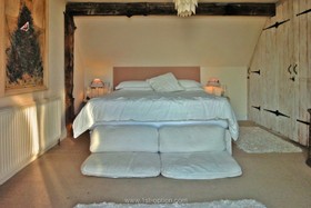 Seascape - bedroom,floor - carpet,floor - light