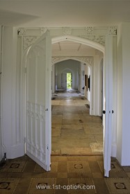 Shackleton - floor - concrete,floor - light,floor - tiled,hallway