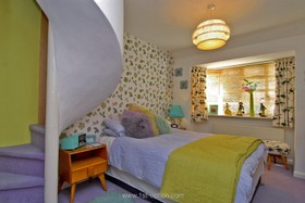 Sputnik - bedroom,bright colours,period,retro/vintage,staircase - spiral,staircase,wallpaper