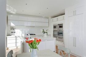 Streatham - floor - light,floor - wooden,kitchen island,kitchen,modern,white space