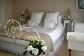 Tetcott Road - antique bed,period,bedroom,floor - light,floor - wooden