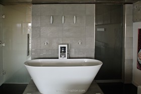 Union Wharf - bathroom,floor - dark,floor - tiled,floor - wooden,minimalistic,modern