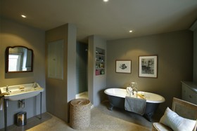 Vallance House - bath -  roll top,bathroom