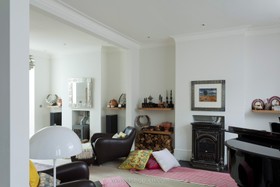 Viola - fireplace,period