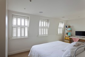 Viola - bedroom