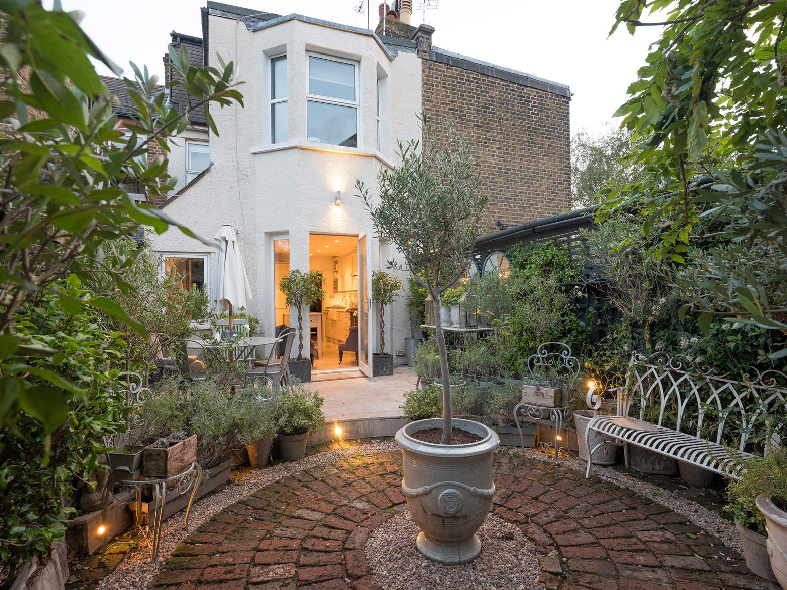 The beautiful garden area at Kingswood