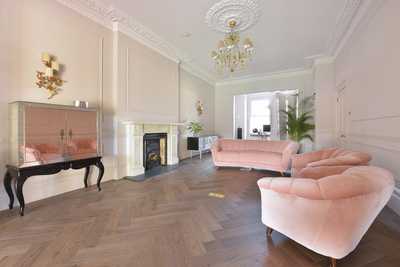 everyone-loves-carlton-house
