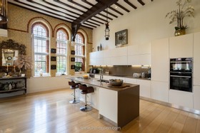 The Abbey - Beams period Gothic fireplace Wood Panelling Opulent - thumbnail
