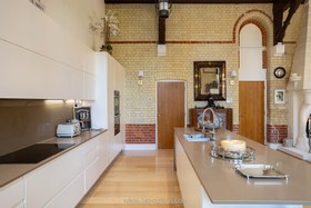 The Abbey - Beams period Gothic fireplace Wood Panelling Opulent - thumbnail