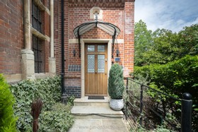 The Abbey - Beams period Gothic fireplace Wood Panelling Opulent - thumbnail