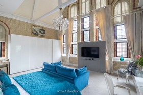 The Abbey - Beams period Gothic fireplace Wood Panelling Opulent - thumbnail