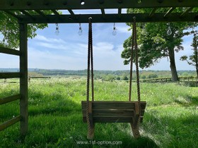 Emko - Shoot Location Creative Minimal Minimalism Clean Farm Grounds Neutral Countryside Family House - thumbnail