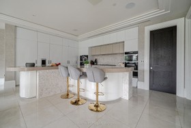 Guy - gym - thumbnail